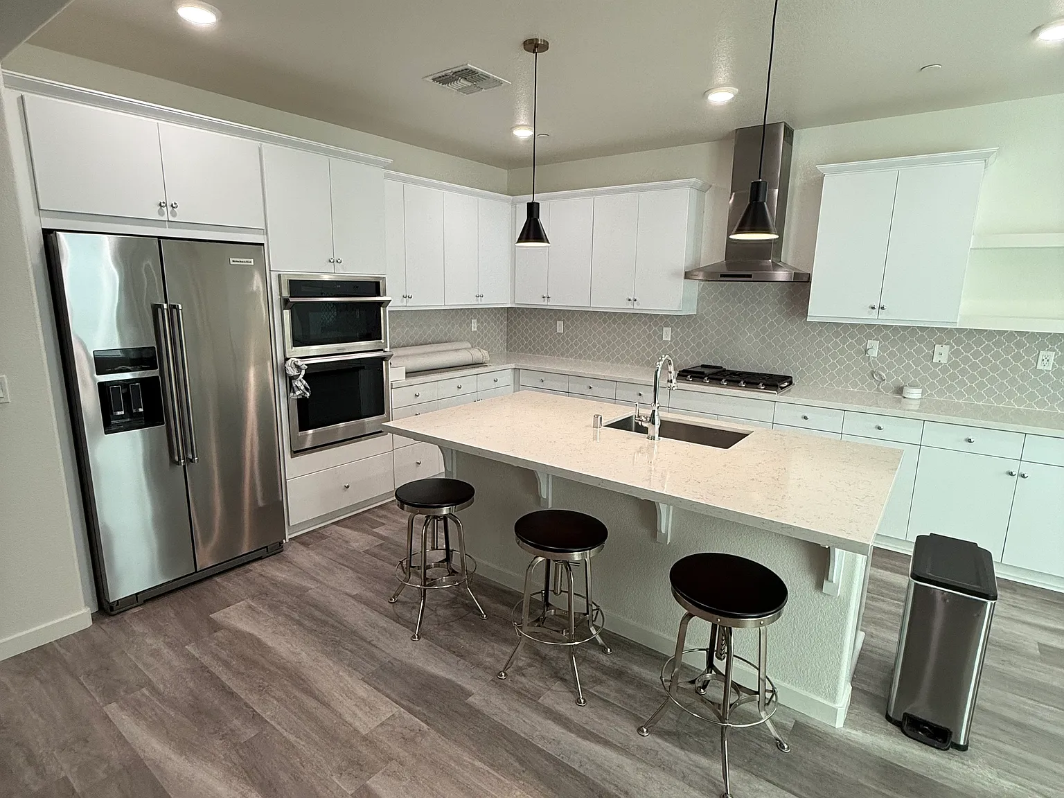 3 bed, 2.5 bath, 2149 sqft, $3,400 — Photo 4