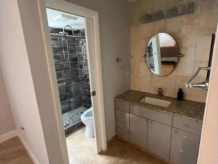 1235 Mariposa Ave #2 — Photo 8