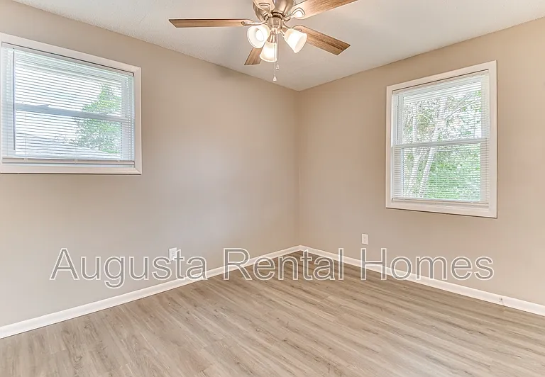2328 Prague Ct — Photo 26
