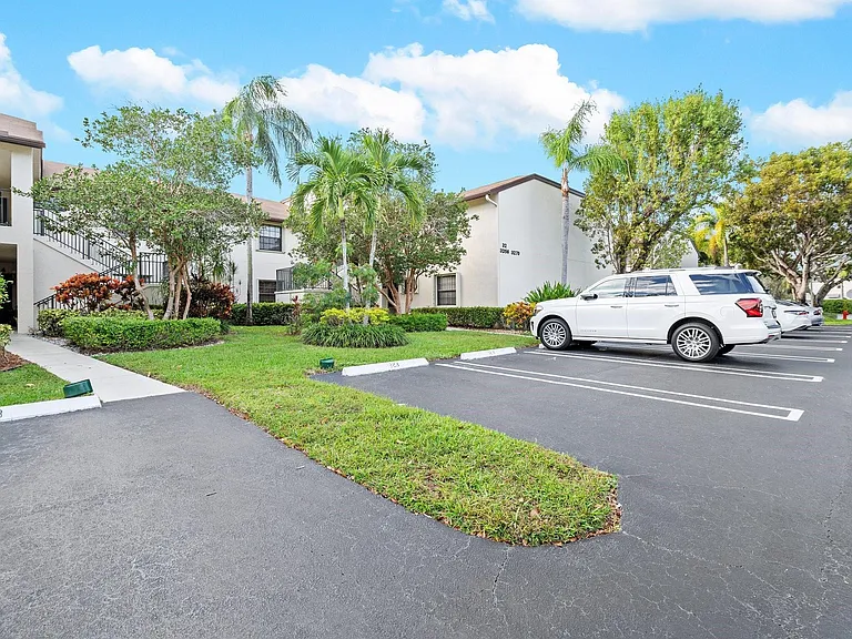 3258 Jog Park Dr — Photo 3