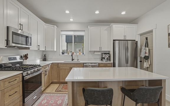 4th image of 108 W Ryker Ln