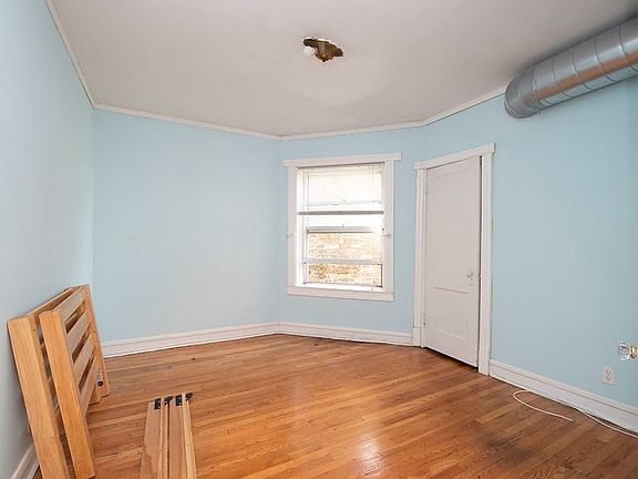 4th image of 4825 N Sawyer Ave APT 3