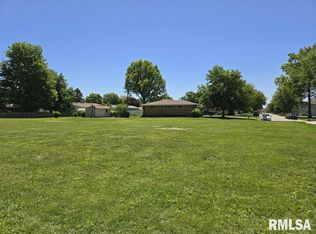 1165 Lawrence Dr, Canton, IL 61520