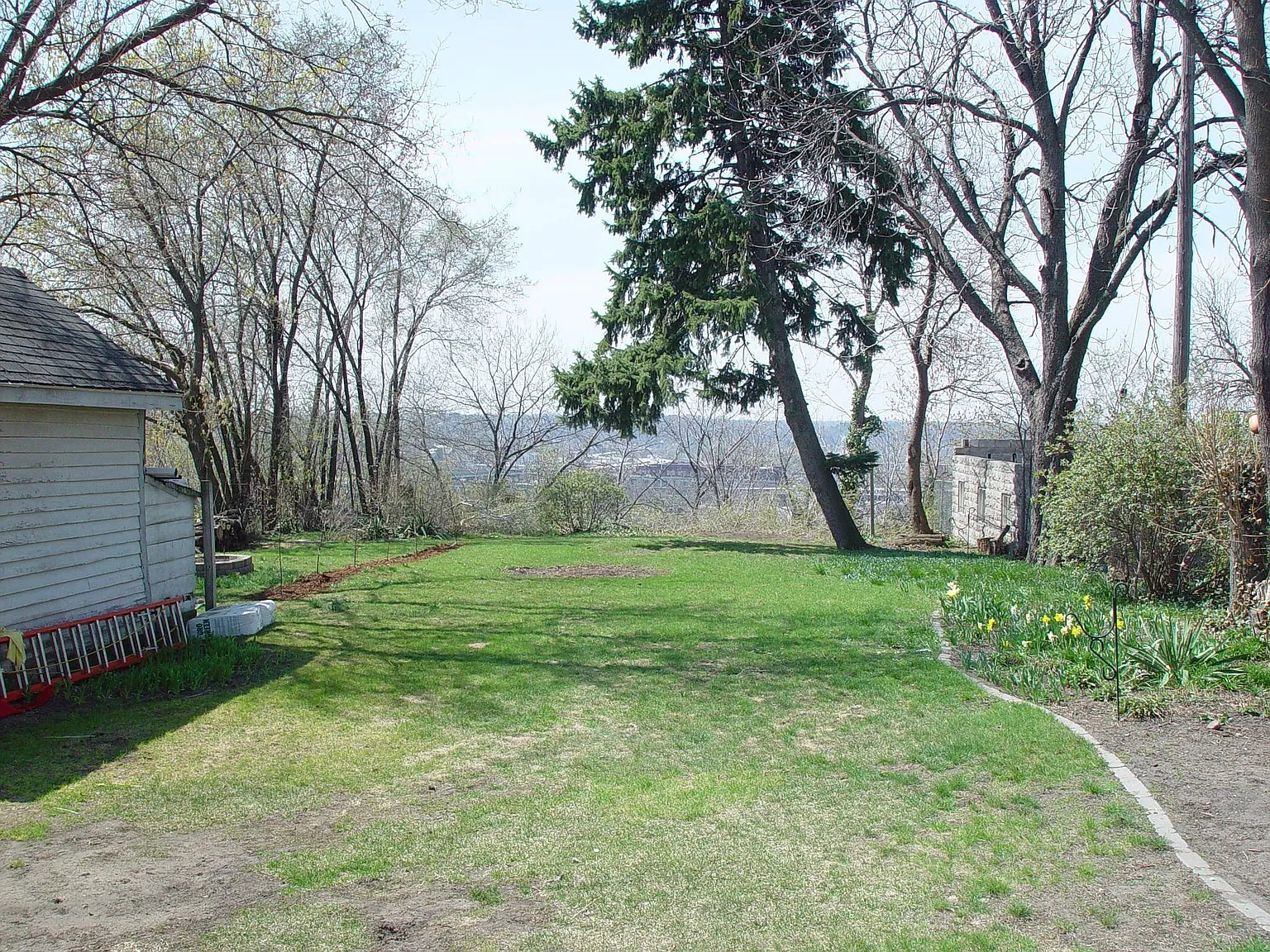 637 Fairview Ave NE photo 1