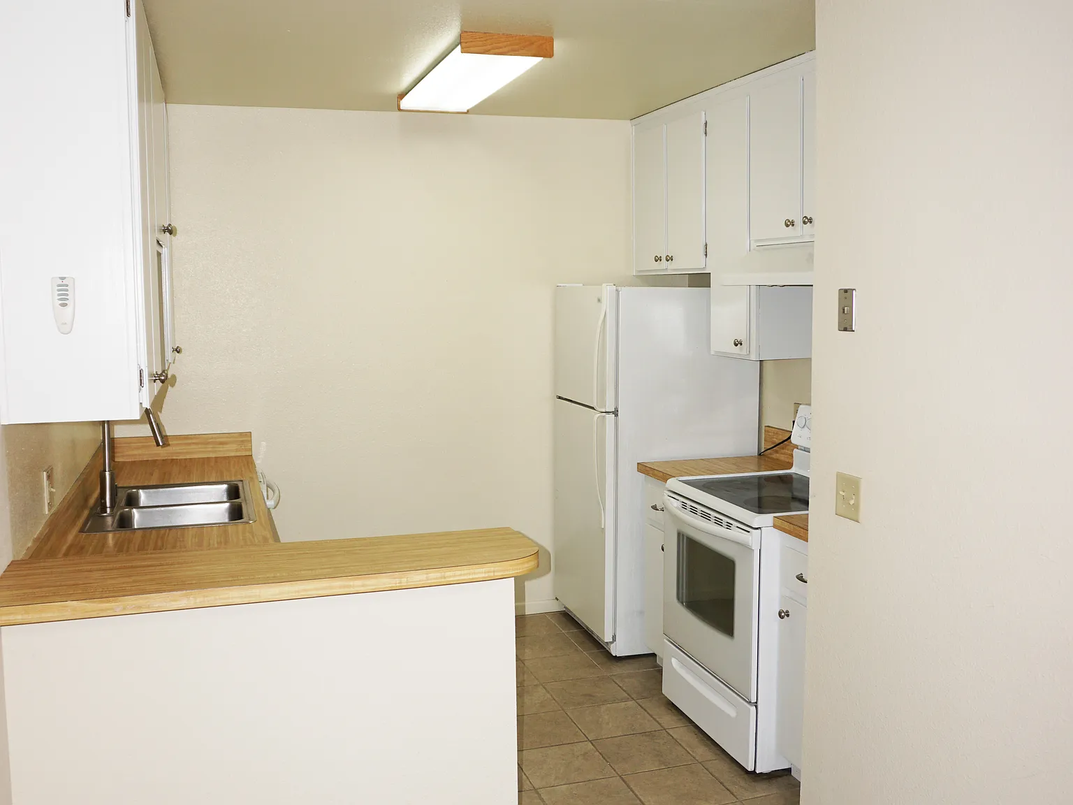 2 bed, 1000 sqft, $2,700 — Photo 3