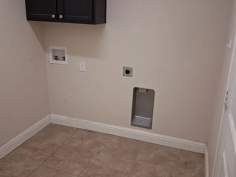 Washer & Dryer Hookup