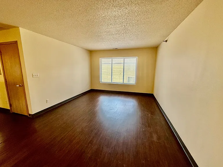 219 Crystal St — Photo 31
