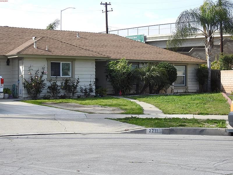 2nd image of 2211 E Mount Vernon Ave