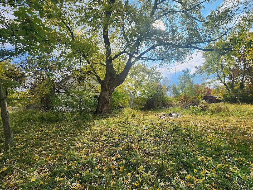 2nd image of 834 W Booneslick Rd