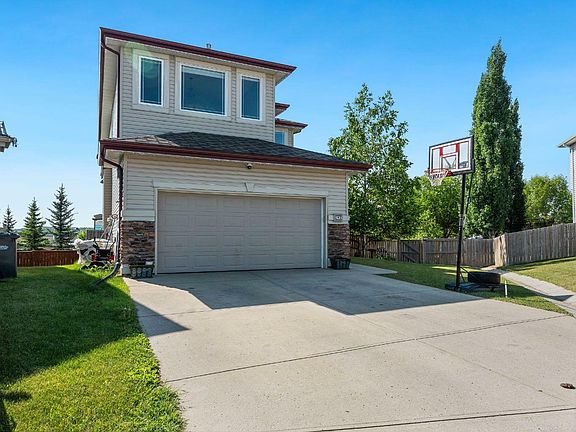 3rd image of 248 Westmount Cres
