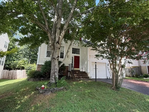 5106 Higgins Dr, Dumfries, VA 22025