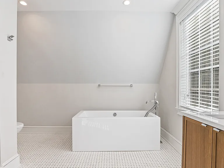 849 Lake Ave — Photo 30