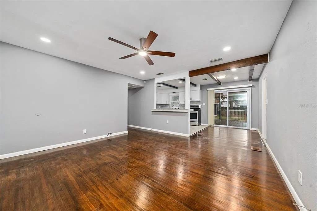4 bed, 2.0 bath, 1467 sqft, $2,900 — Photo 3