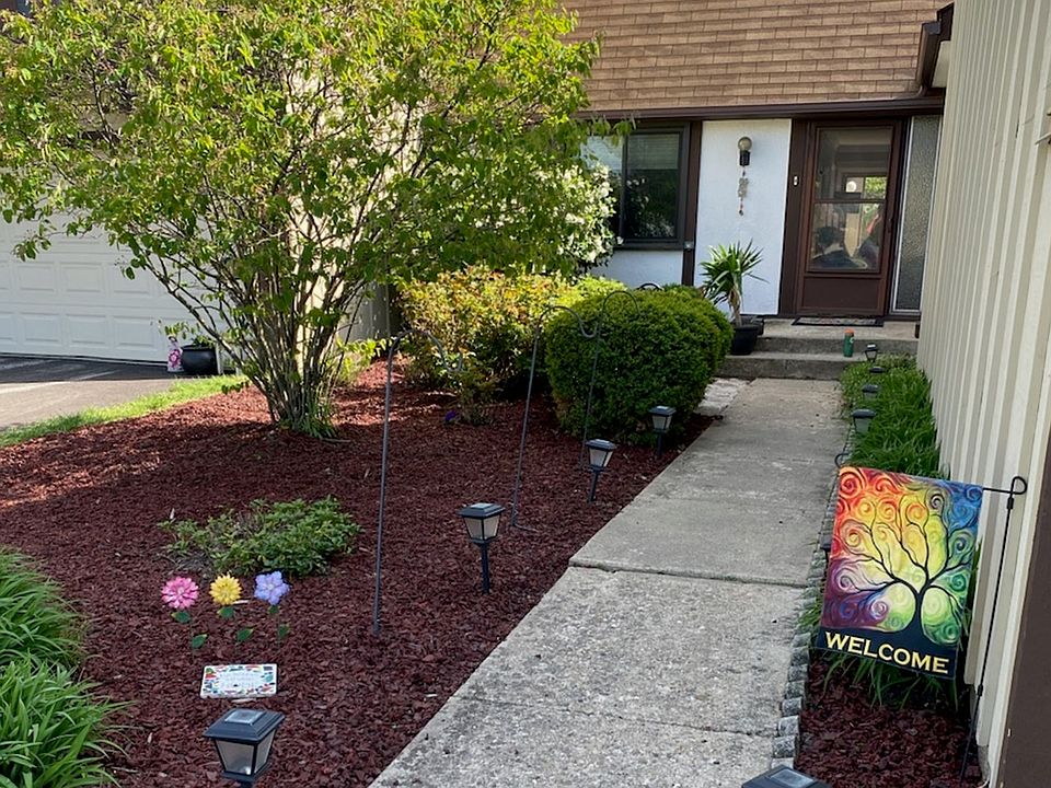 1st image of 19 Stonehearth Sq