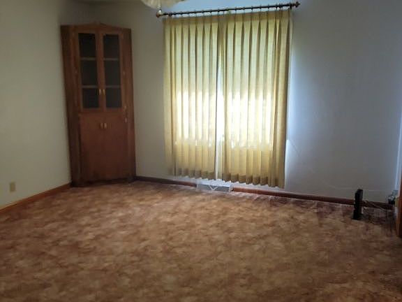 Huge diningroom for large table