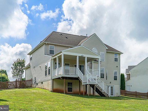 4th image of 928 Langdale Ct