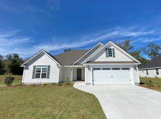 4040 Landings Cir, Hahira, GA 31632