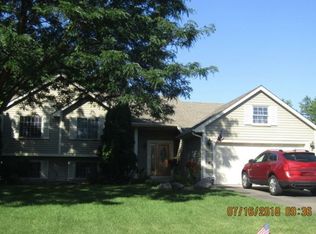 8601 Rosewood Ln N, Maple Grove, MN 55369