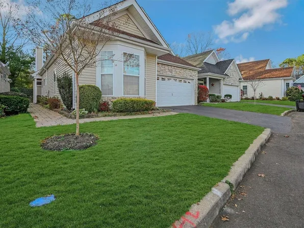 548 Leisure Drive #548, Ridge, NY 11961