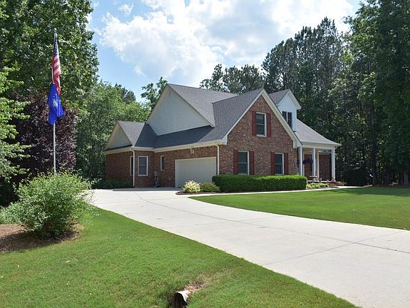 2nd image of 130 Surrey Chase Dr