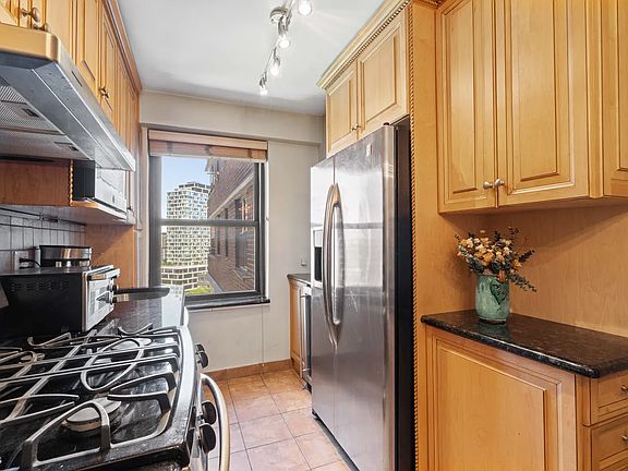 3rd image of 268 East Broadway APT A1305