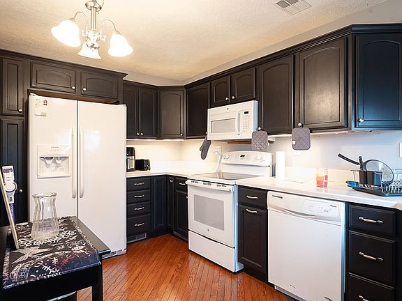 5th image of 10 E Maxwell Dr