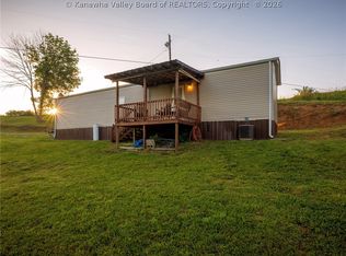 1425 Cooper Ridge Rd, Milton, WV 25541