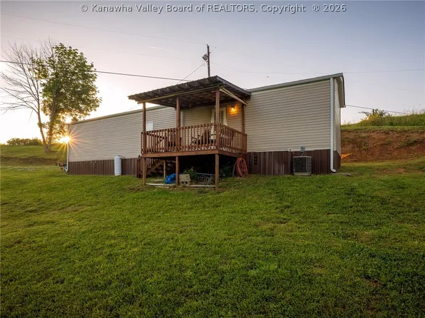 1425 Cooper Ridge Rd, Milton, WV 25541