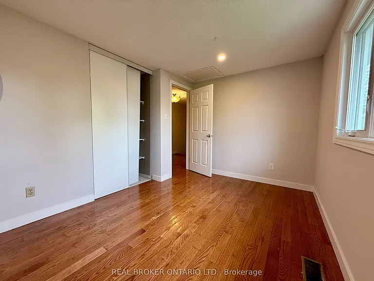 93 Melanie Cres — Photo 22