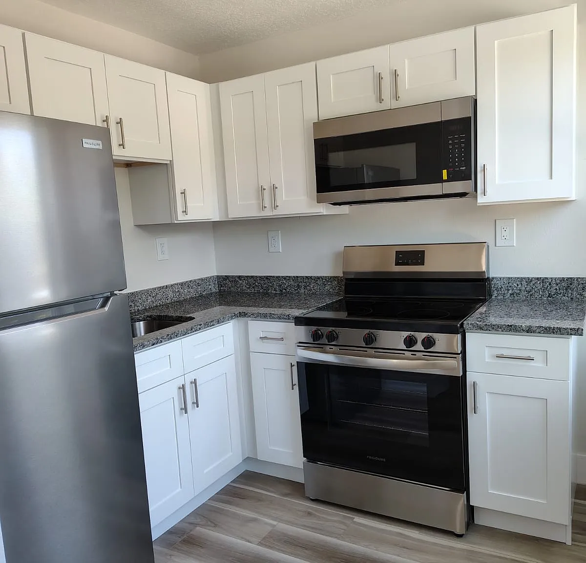 475 Umatilla Blvd — Photo 2