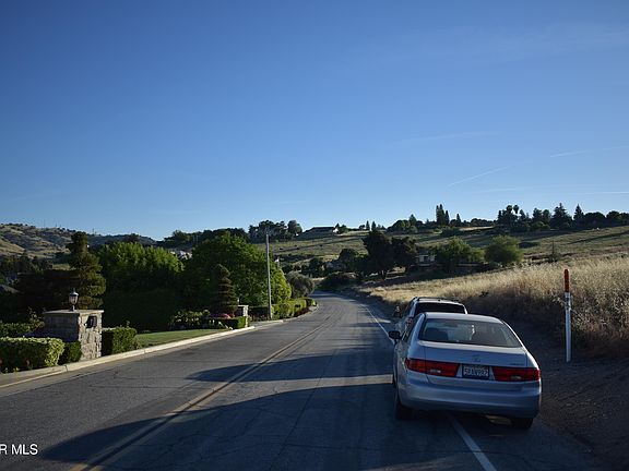 4th image of 386 High Sierra Dr
