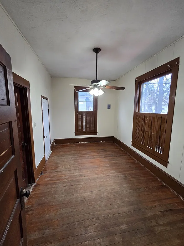 3 bed, 3.0 bath, 2700 sqft, $2,100 — Photo 3