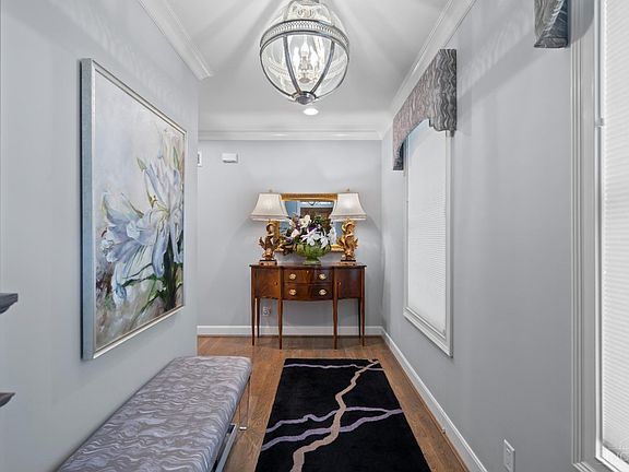 5th image of 1529 Republic St