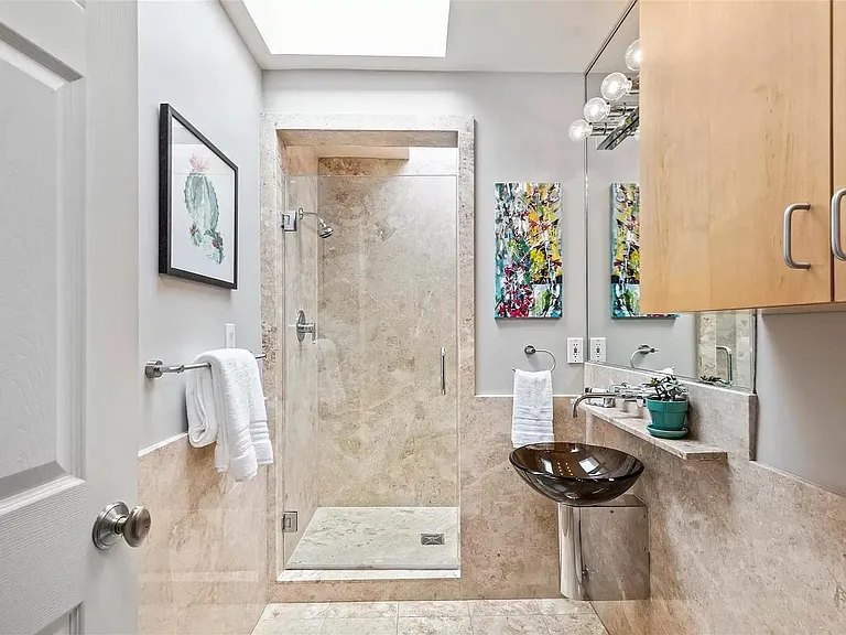 2555 Leavenworth St #303 — Photo 20
