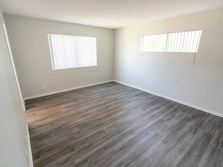 18407 Dearborn Street — Photo 82