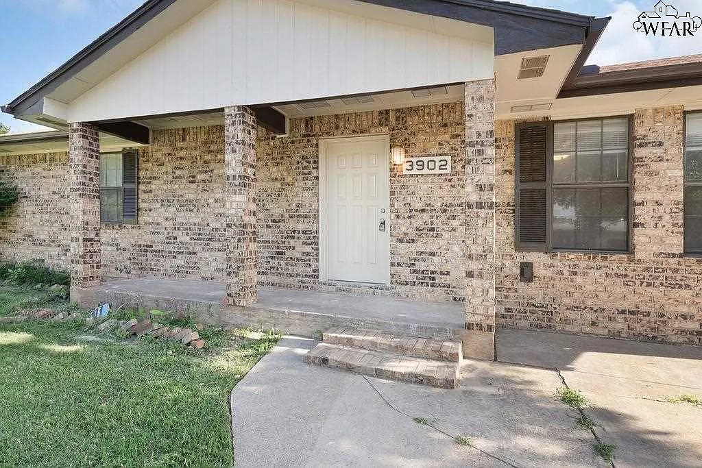 3 bed, 2.5 bath, 1740 sqft, $1,850 — Photo 2