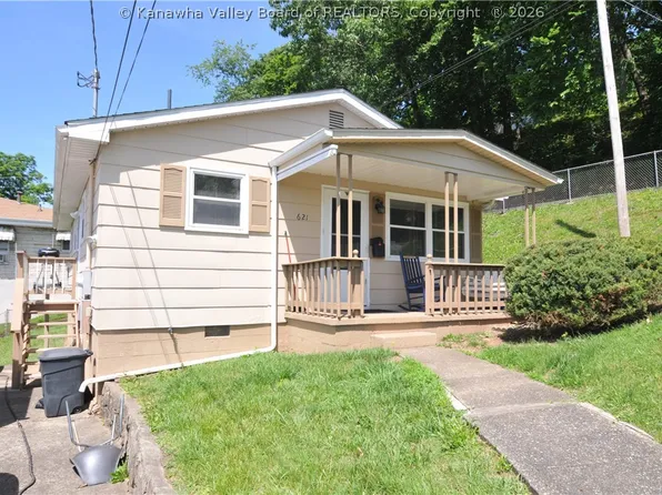 621 6th St, Nitro, WV 25143
