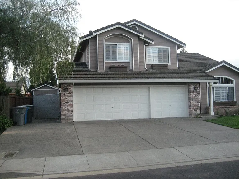 748 Syracuse Dr — Photo 21