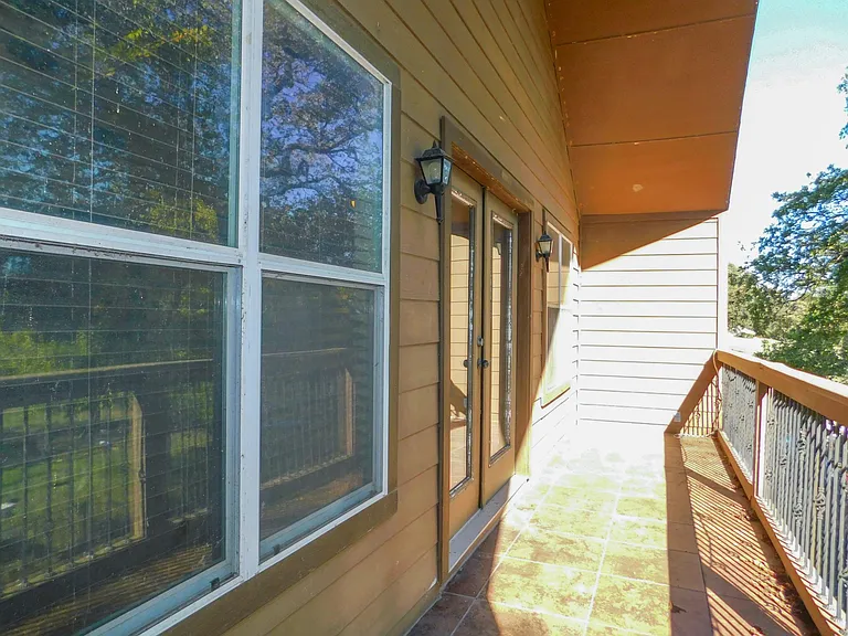 558 Jay St — Photo 20