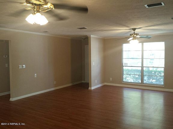 3rd image of 1519 Bay Cir E