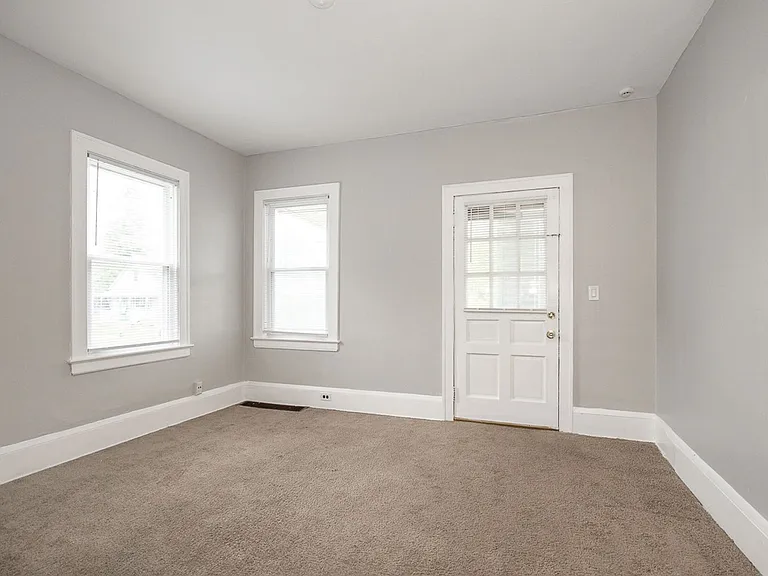 13233 Carrington Ave — Photo 3