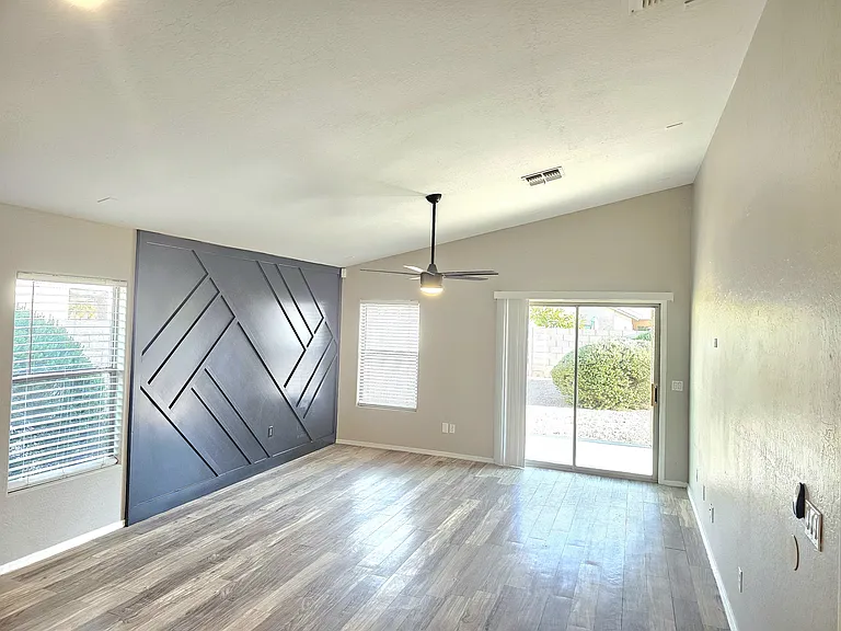 1111 E Chelsea Dr — Photo 7