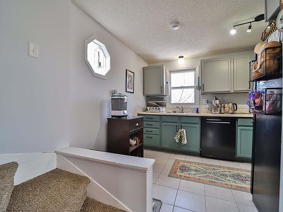 4th image of 403 N 1st St