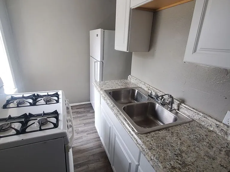 2214-2220 W Hopkins St. (8 Unit) — Photo 5