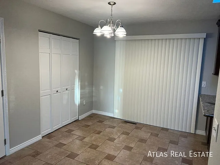 525 Kendall Ct — Photo 3