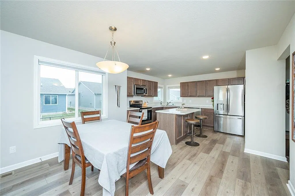 3 bed, 1440 sqft, $2,195 — Photo 4