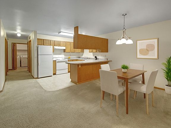 4th image of 101 8th Ave SW #202