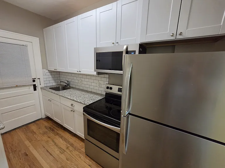 807 W Franklin St #807 — Photo 9