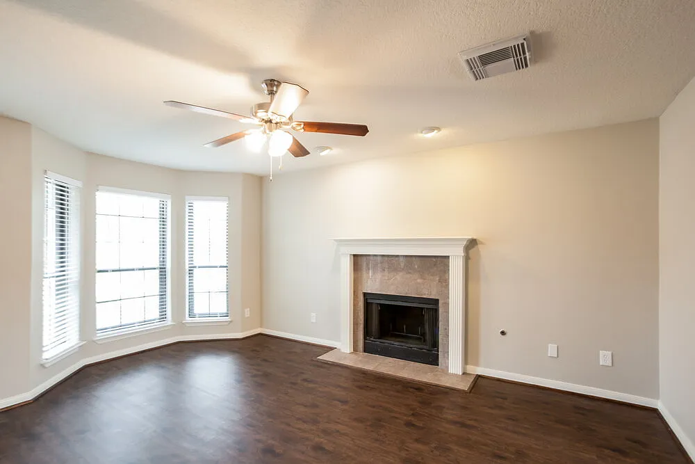 4 bed, 2.5 bath, 1802 sqft, $2,240 — Photo 3