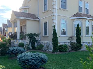 903 148th St, Whitestone, NY 11357